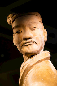 秦兵马俑二号坑遗址立射俑特写