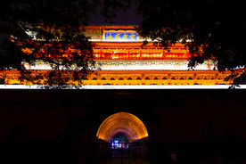 鼓楼夜景鼓楼南面文武盛地