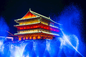 鼓楼夜景喷泉中的鼓楼