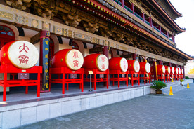 西安鼓楼北侧二十四节气鼓