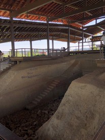 良渚遗址公园城墙发掘现场