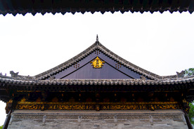 西安大慈恩寺大雄宝殿金色悬鱼