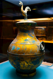 西安博物院西汉鎏金凤鸟铜锺