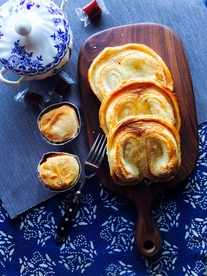 鲜肉月饼和蝴蝶酥