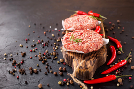 肉馅美食食材黑色背景素材