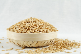 竹筐里的燕麦片