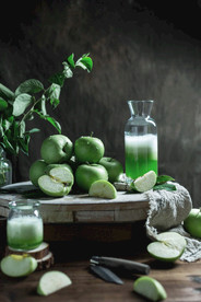 青苹果水果果汁背景海报素材