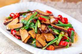 豆腐干炒大葱美食背景海报素材