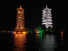 日月双塔