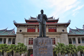 厦门大学陈嘉庚纪念雕像
