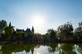 沈抚恒大养生谷湖心小桥