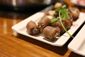 红烧猪尾美食食材背景海报素材