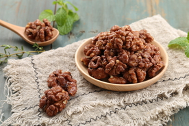 核桃干零食休闲背景海报素材