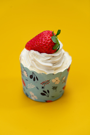 冰淇淋草莓甜品背景海报素材