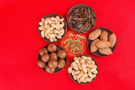 坚果零食红色背景海报素材