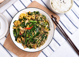 韭菜炒虾美食食材背景海报素材