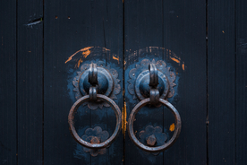 门扣复古木门旅游背景海报素材