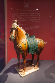 三彩马古董旅游背景海报素材