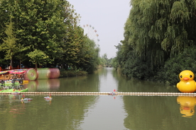 公园水景河塘远眺