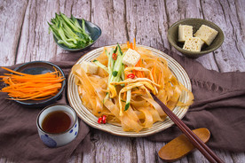 麻辣凉皮美食食材海报素材