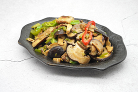 青椒炒香菇美食食材背景海报素材