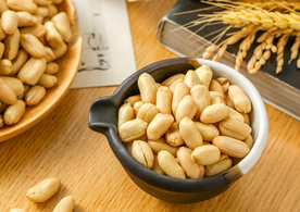 花生米零食休闲背景海报素材