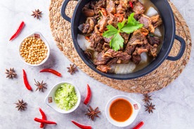 火锅 牛肉锅 香辣牛肉 红烧牛