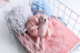 小熊浴花球洗澡