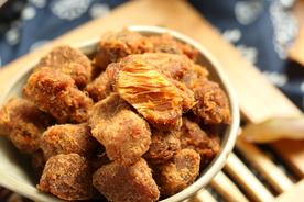 牛肉粒零食美食背景海报素材