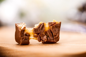 巧克力糖零食休闲背景海报素材