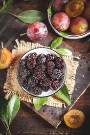 梅干零食休闲背景海报素材