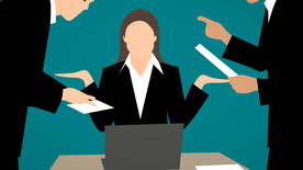 生意人 冲突 愤怒 女商人 抱