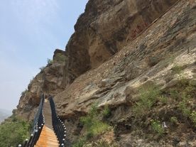 乾坤湾黄河畔的悬崖峭壁黄河栈道