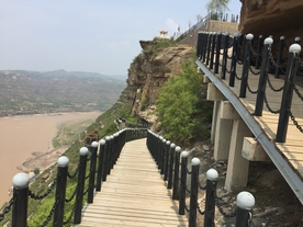 乾坤湾黄河畔的悬崖峭壁黄河栈道