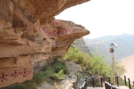 乾坤湾黄河畔的悬崖峭壁黄河栈道