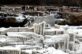黄河壶口瀑布结冰