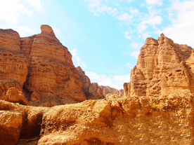 黄河石林山峰白云