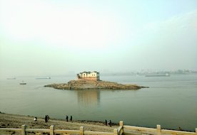 鄂州观音阁底座露出水面