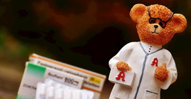 熊 塑像 职业 药剂师