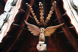 古建筑房檐木雕