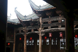 古建筑房檐窗户