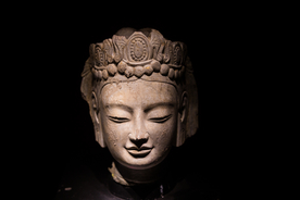 佛首雕塑复古背景海报素材