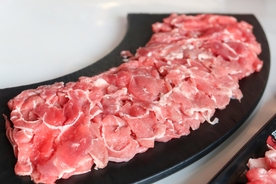 涮火锅新鲜羊肉