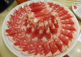 涮火锅新鲜羊肉卷