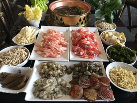 涮火锅新鲜羊肉卷