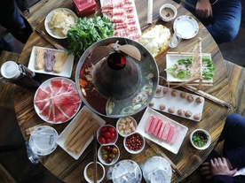 涮火锅新鲜羊肉