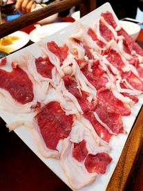 涮火锅新鲜羊肉