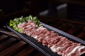 涮火锅新鲜羊肉