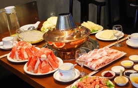 涮火锅新鲜羊肉卷