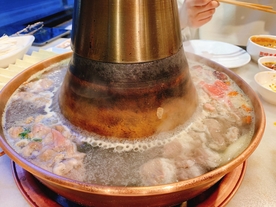 涮火锅新鲜羊肉